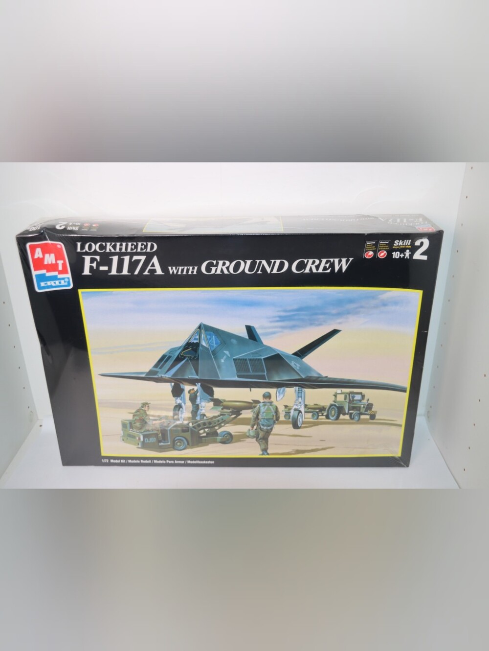 AMT Lockheed F-117A With Ground Crew 1:72 (New/Factory Sealed)